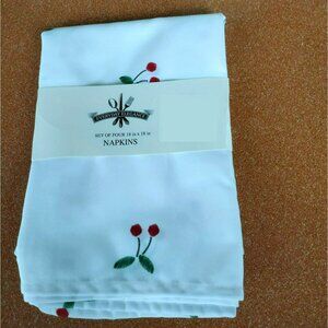 Everyday Elegance Fabric Napkins, Set of 4, Cherry Design, Polyester 18x18 NEW